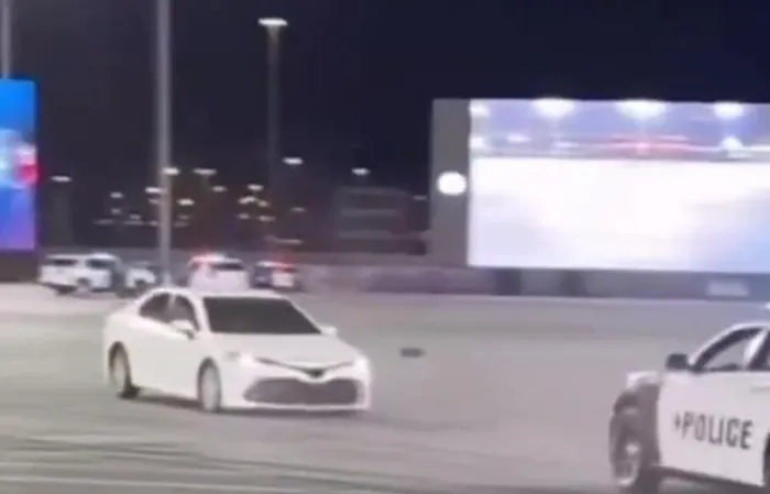 Cop pulls off epic Matrix/John Wick style move from a moving car