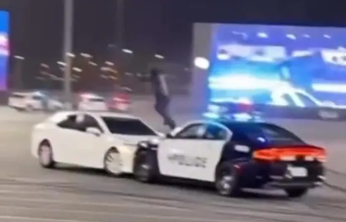 Cop pulls off epic Matrix/John Wick style move from a moving car