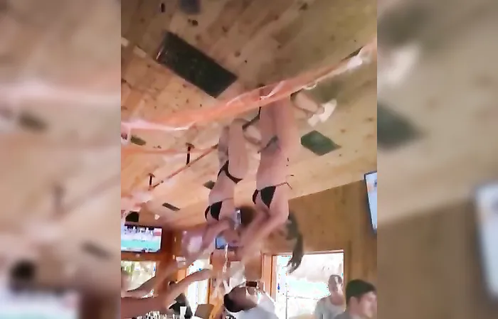 Upside-down bikini shots are a thing now?