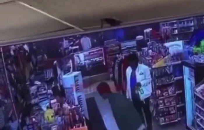Dude slaps woman's butt, she comes back with boyfriend