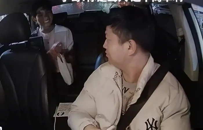 Deaf taxi driver picks up a deaf passenger