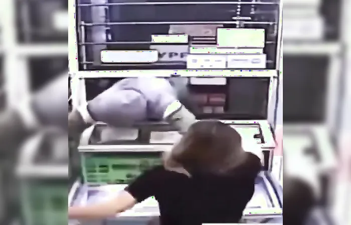 Fast food girl beats off thug robber