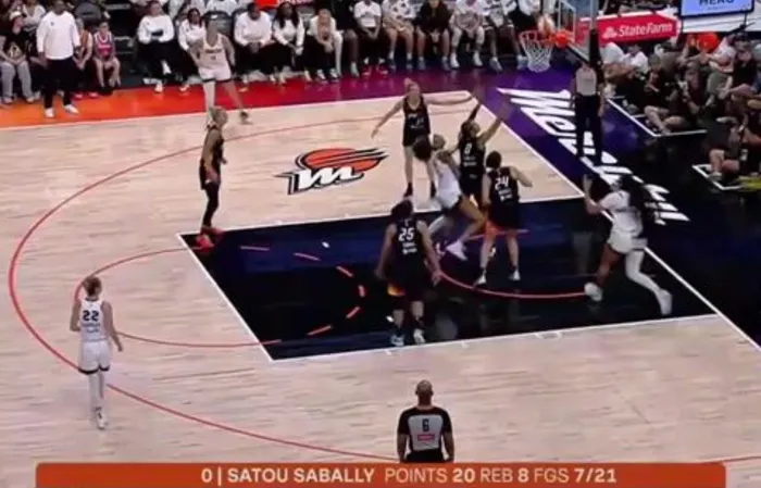 Angel Reese has lots of "ME-BOUNDS" because she can't make layups