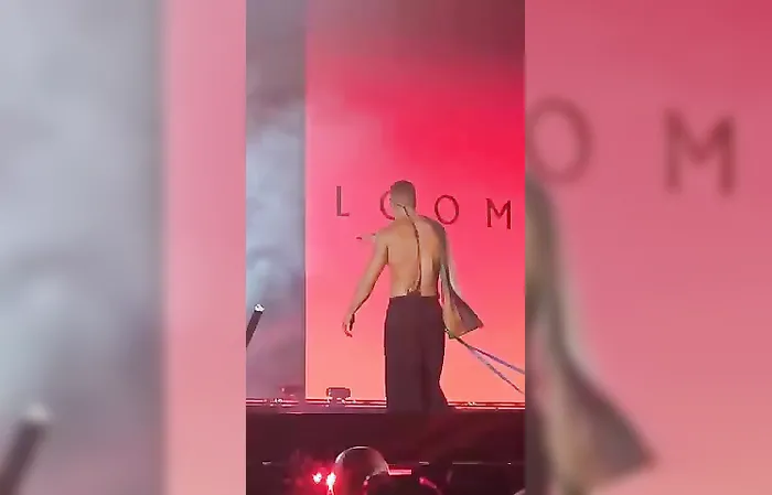Imagine Dragons ends by waving Palestinian flag