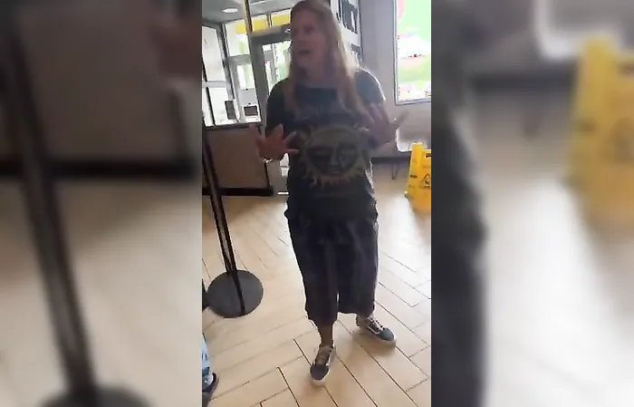 Drunk cat lady only knows words that start with N