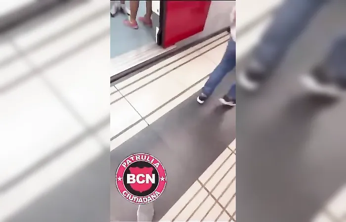 The pickpocket referee catches thieves in action