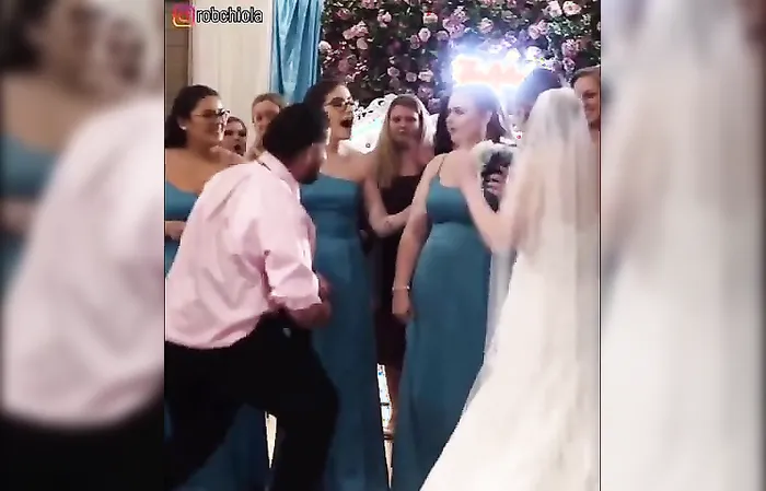 Bride surprised best friend during wedding