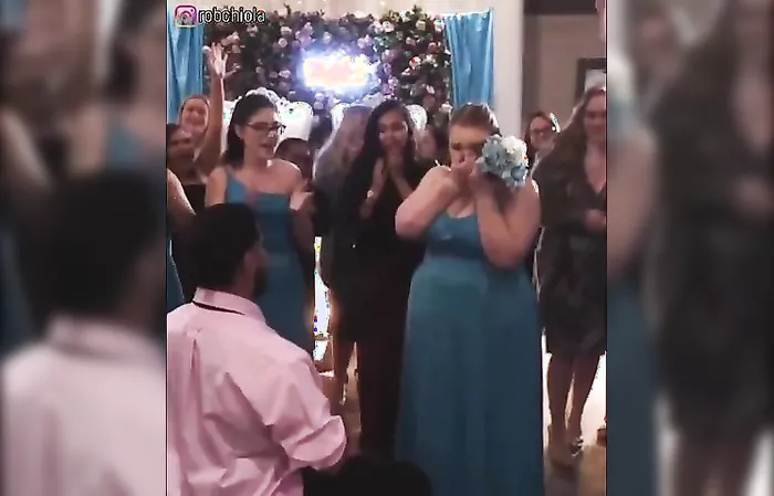 Bride surprised best friend during wedding