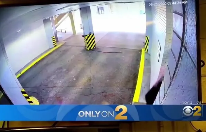 Man robs an 85-year-old woman for purse which wrapped around her neck