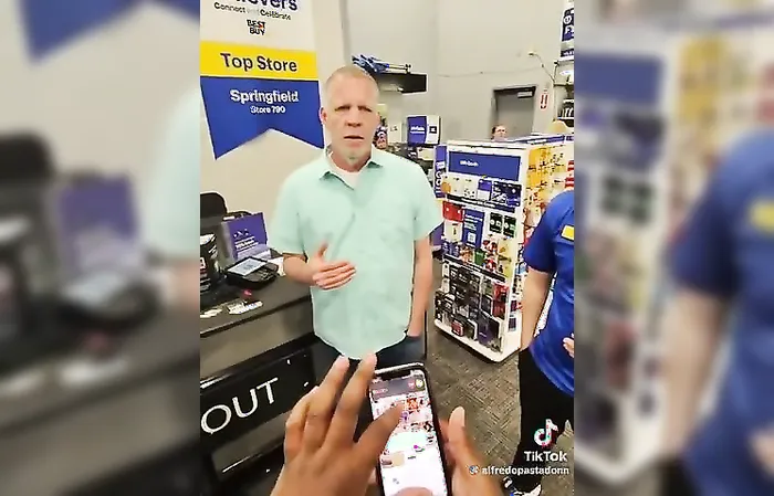 Playing Apple Pay sounds as a prank