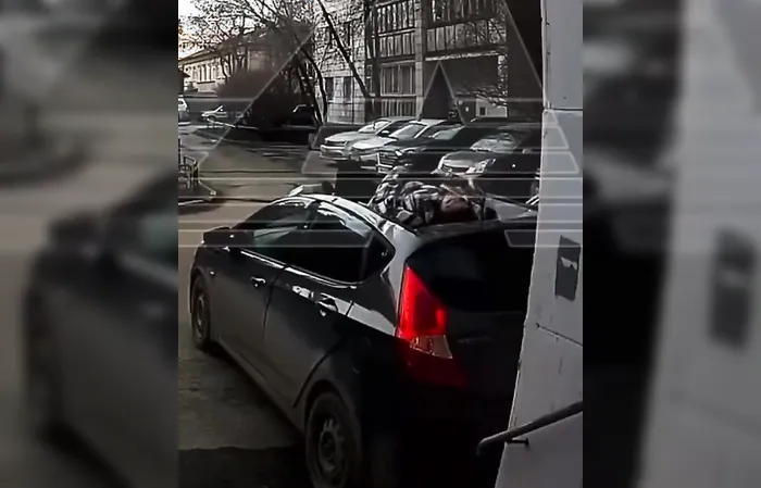 80-year-old Russian lady falls from SIXTH FLOOR