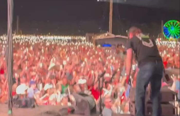 Kid Rock sings patriotic song, has crowd loving it