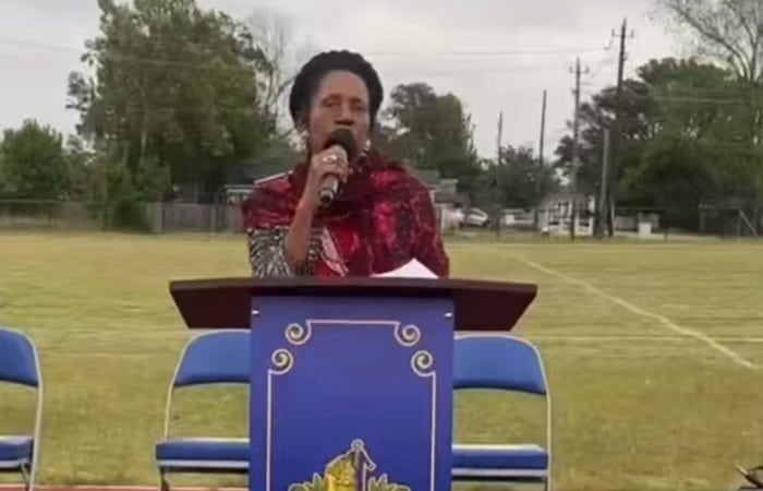 Rep. Sheila Jackson Lee explains a full moon… no, seriously
