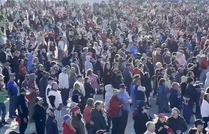 Thousands support Trump in Wildwood, New Jersey